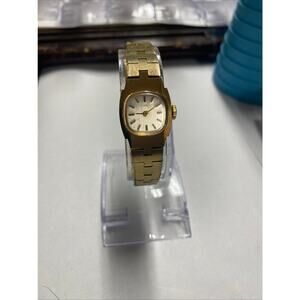 Vintage Women’s Wind up Timex Watch Gold tone